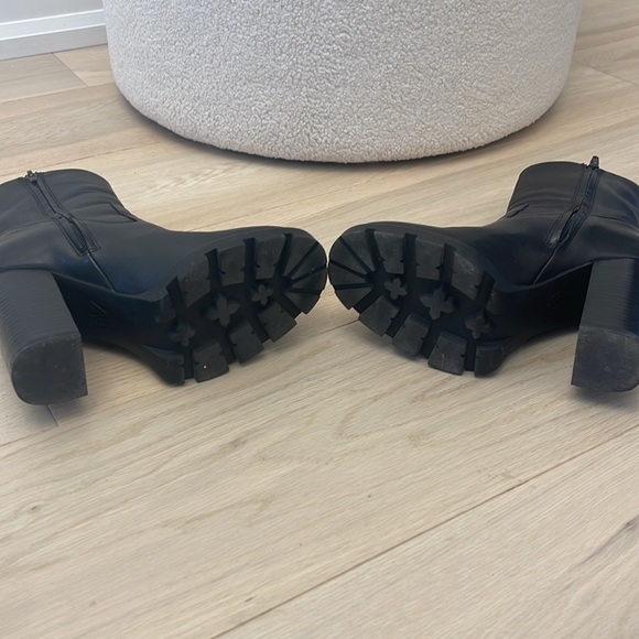 High heeled ankle boots with lugg sole - Picture 5 of 7